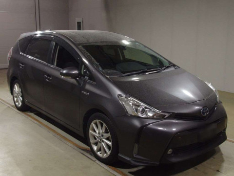 2016 Toyota Prius alpha ZVW41W[2]