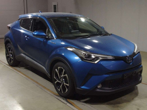 2017 Toyota C-HR ZYX10[2]