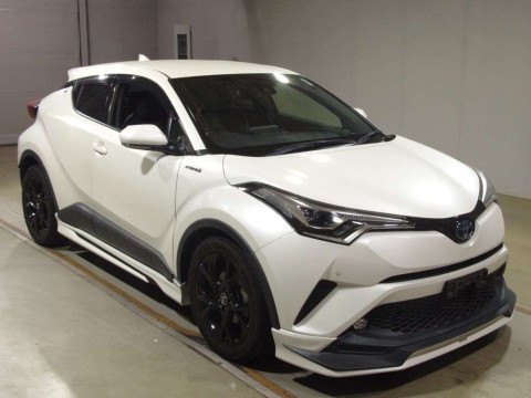 2019 Toyota C-HR ZYX10[2]