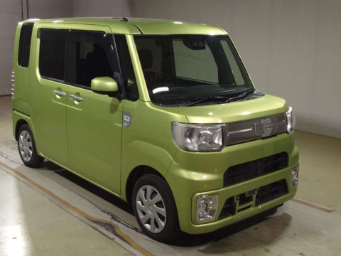 2018 Daihatsu Wake LA700S[2]