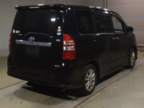 2012 Toyota Noah ZRR70W[1]