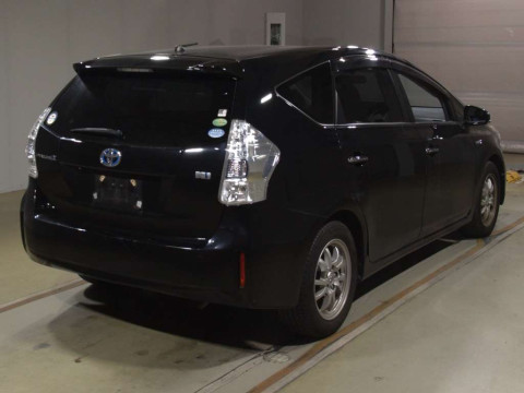 2014 Toyota Prius alpha ZVW41W[1]