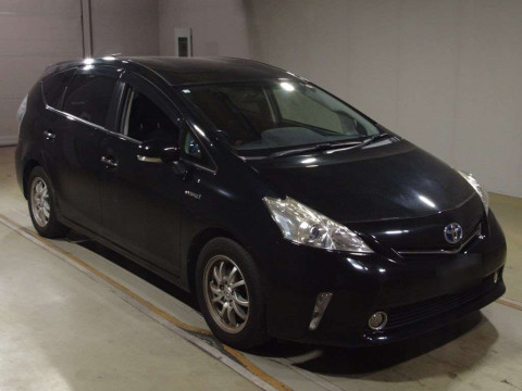 2014 Toyota Prius alpha ZVW41W[2]