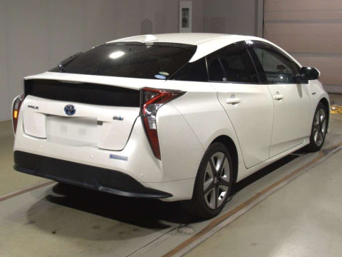 2016 Toyota Prius ZVW51[1]