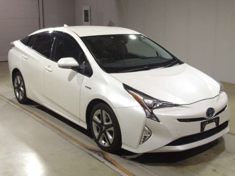 2016 Toyota Prius ZVW51[2]