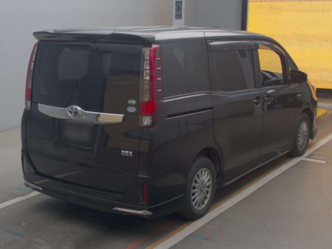 2015 Toyota Noah ZWR80G[1]