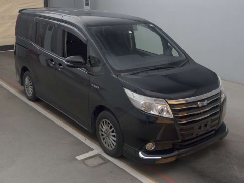 2015 Toyota Noah ZWR80G[2]