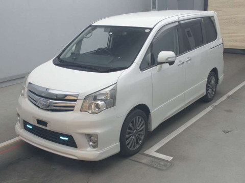 2010 Toyota Noah ZRR70W[0]