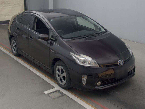 2015 Toyota Prius ZVW30[2]