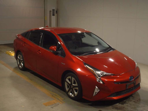 2016 Toyota Prius ZVW51[2]