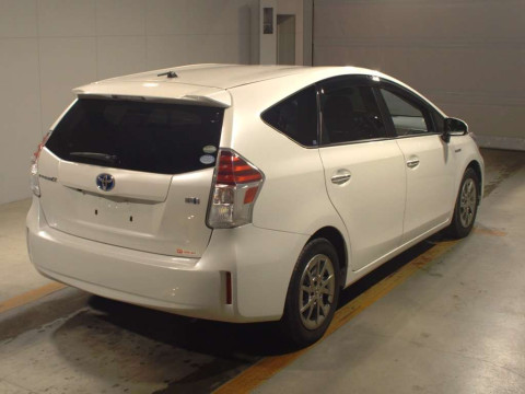 2016 Toyota Prius alpha ZVW41W[1]