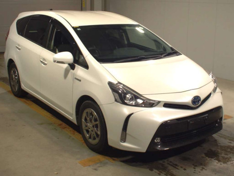 2016 Toyota Prius alpha ZVW41W[2]