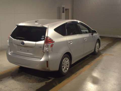 2015 Toyota Prius alpha ZVW41W[1]