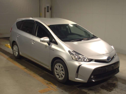 2015 Toyota Prius alpha ZVW41W[2]