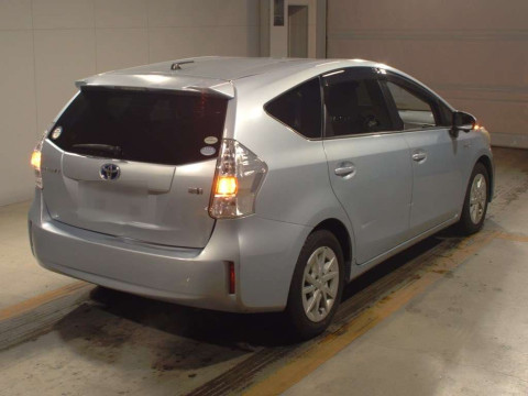 2012 Toyota Prius alpha ZVW41W[1]