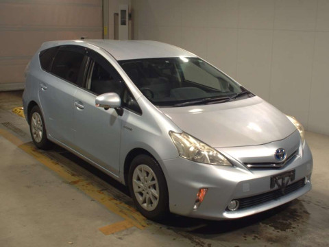 2012 Toyota Prius alpha ZVW41W[2]