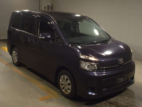 2013 Toyota Voxy ZRR70G[2]