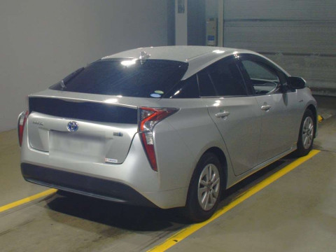 2016 Toyota Prius ZVW50[1]