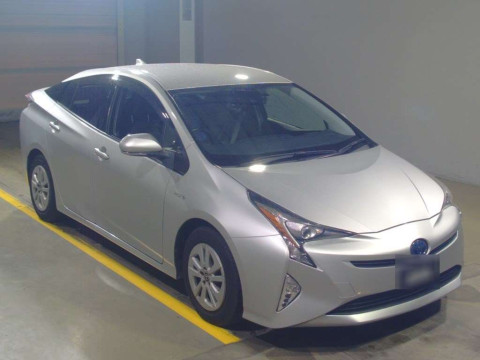 2016 Toyota Prius ZVW50[2]