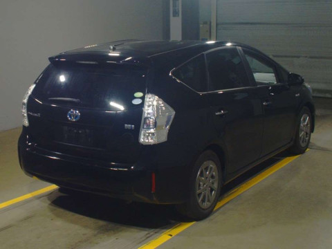 2013 Toyota Prius alpha ZVW41W[1]