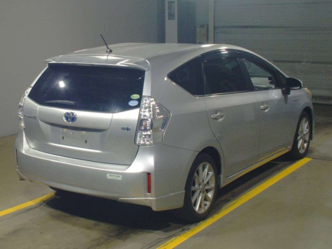 2012 Toyota Prius alpha ZVW41W[1]