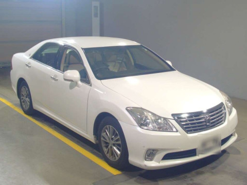 2010 Toyota Crown GRS200[2]