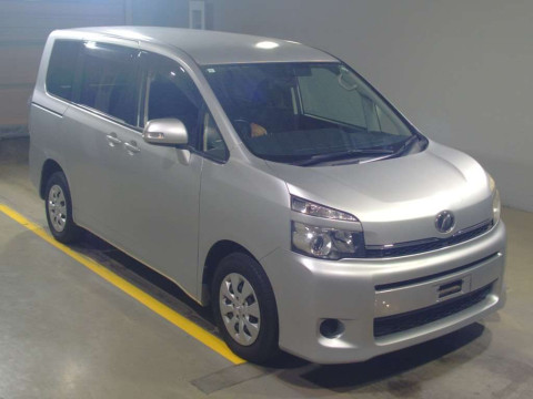 2013 Toyota Voxy ZRR75G[2]