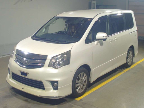 2010 Toyota Noah ZRR70W[0]