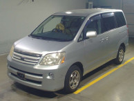 2005 Toyota Noah