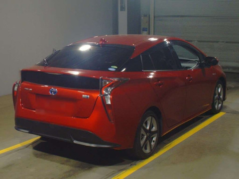 2016 Toyota Prius ZVW50[1]