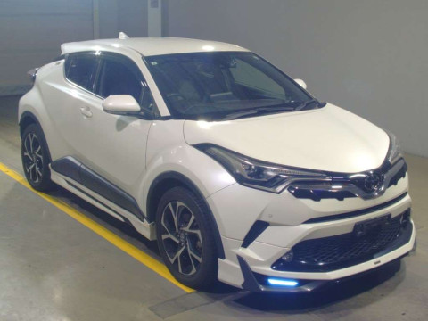 2017 Toyota C-HR NGX50[2]