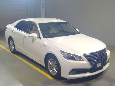 2015 Toyota Crown Hybrid AWS210[2]