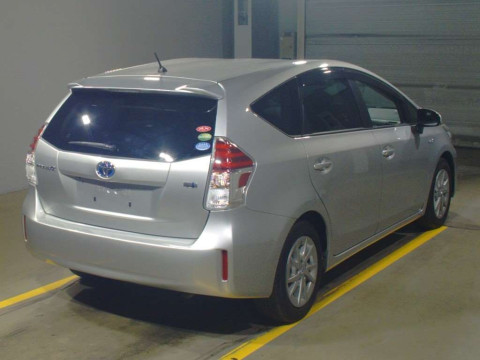 2017 Toyota Prius alpha ZVW40W[1]