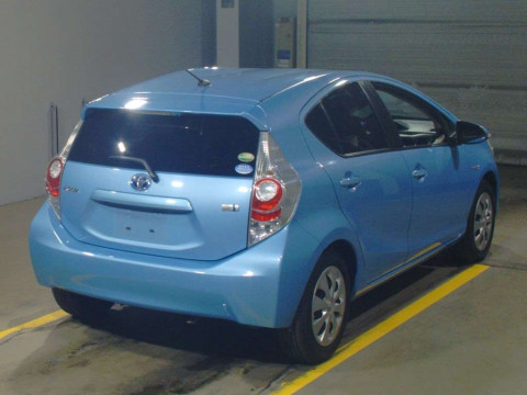 2014 Toyota Aqua NHP10[1]