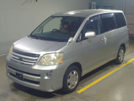 2005 Toyota Noah