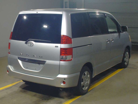 2005 Toyota Noah AZR60G[1]