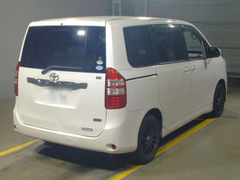 2010 Toyota Noah ZRR70G[1]