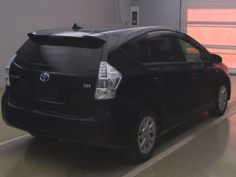 2012 Toyota Prius alpha ZVW41W[1]