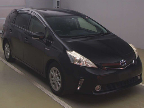 2012 Toyota Prius alpha ZVW41W[2]