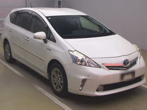 2014 Toyota Prius alpha ZVW41W[2]