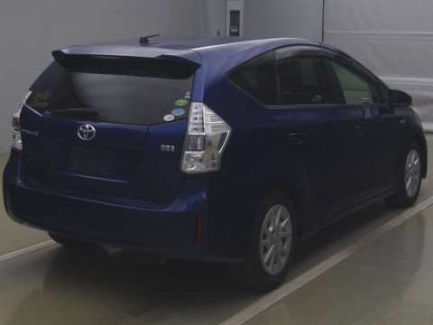 2013 Toyota Prius alpha ZVW41W[1]