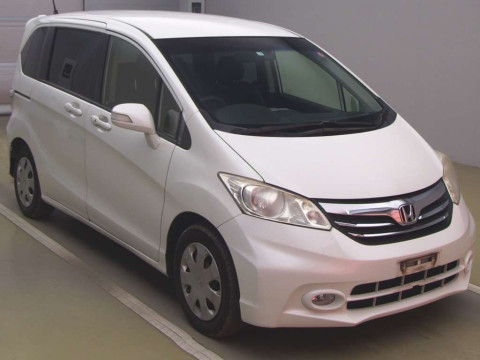 2013 Honda Freed GB3[2]