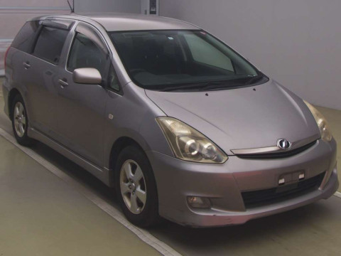 2005 Toyota Wish ZNE10G[2]