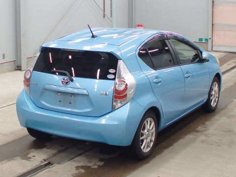 2012 Toyota Aqua NHP10[1]