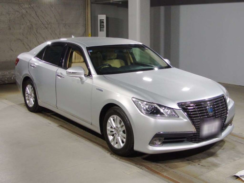 2014 Toyota Crown Hybrid AWS210[2]