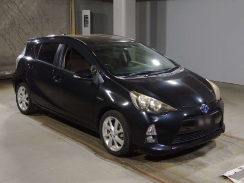 2012 Toyota Aqua NHP10[2]