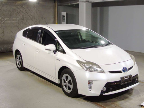 2013 Toyota Prius ZVW30[2]