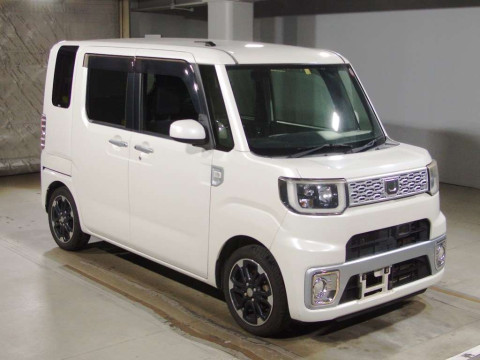 2015 Daihatsu Wake LA700S[2]