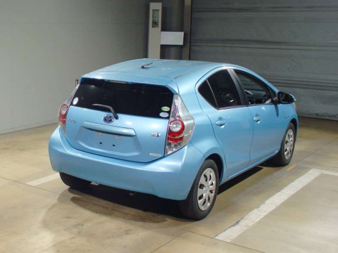 2012 Toyota Aqua NHP10[1]