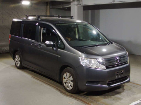 2010 Honda Step WGN RK1[2]